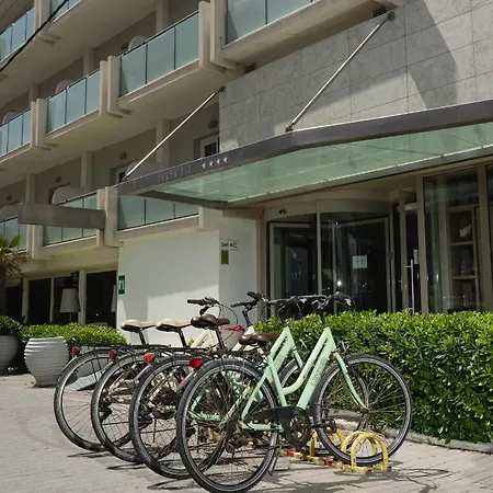 Golden Star Hotel Peraía