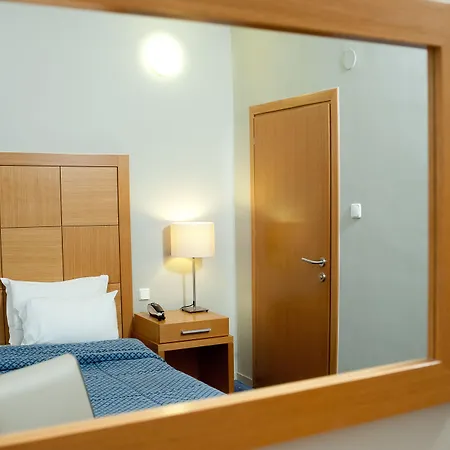 Golden Star Hotel Peraía