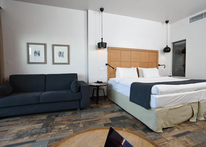 Golden Star Hotell 4*